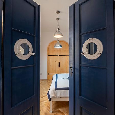 Luxurious Apartment In Old Town - Ultra Central ブラショフ エクステリア 写真