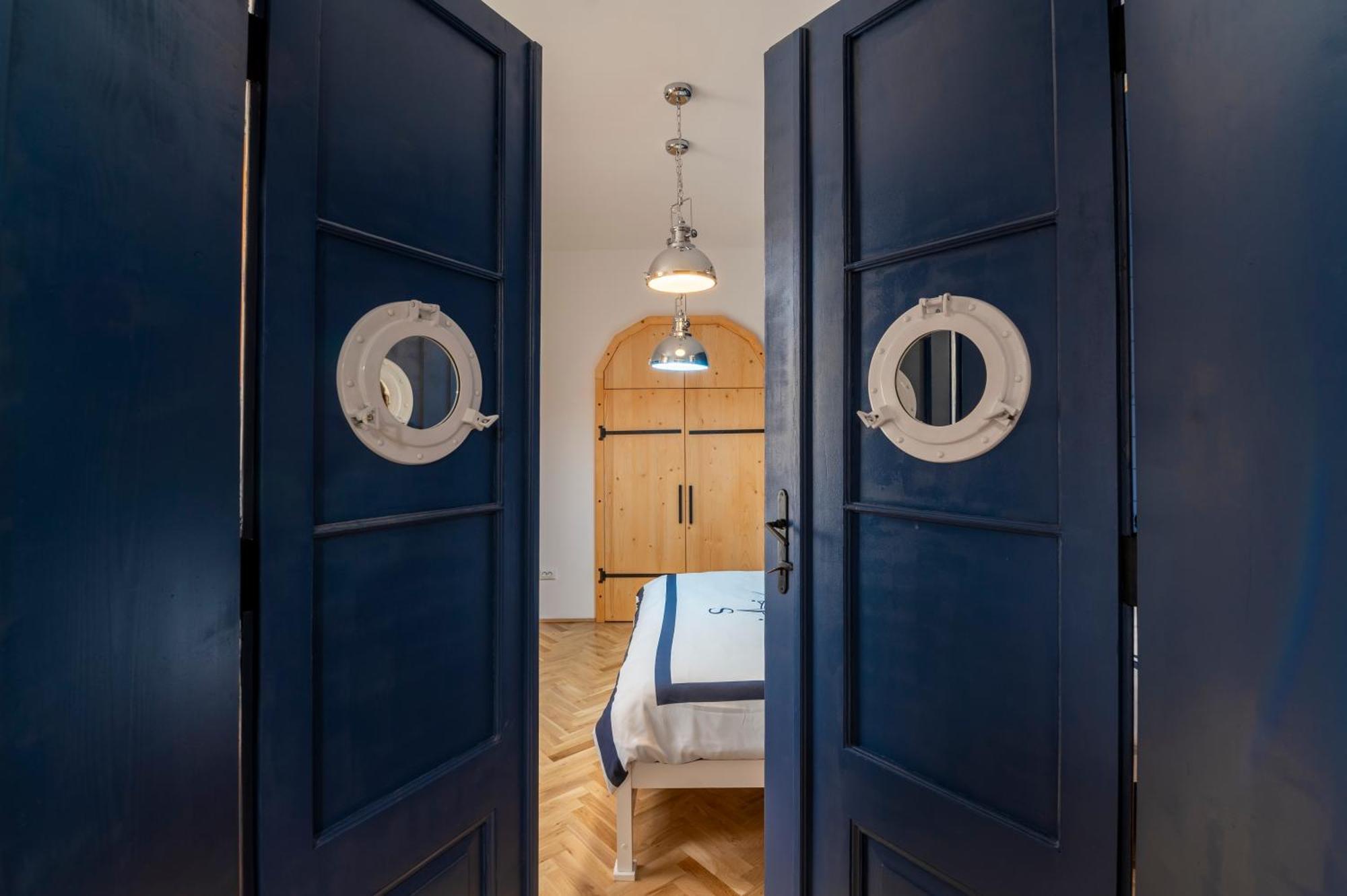Luxurious Apartment In Old Town - Ultra Central ブラショフ エクステリア 写真
